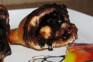Croissant cu ciocolata si caramel