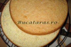 Tort racoritor cu capsuni si ricotta