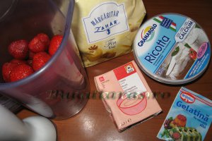 Tort racoritor cu capsuni si ricotta