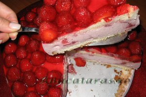 Tort racoritor cu capsuni si ricotta