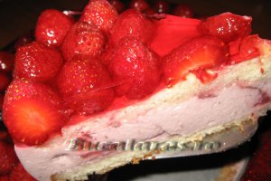 Tort racoritor cu capsuni si ricotta