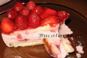 Tort racoritor cu capsuni si ricotta
