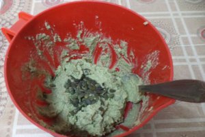 Tarte umplute cu humus cu avocado, seminte de dovleac si chia