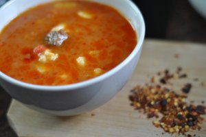 Supa-gulas ungureasca cu galuste a la Ildiko, gust autentic și reconfortant pentru intreaga familie