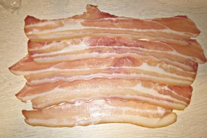 Muschi de porc umplut cu ciuperci si invelit in bacon