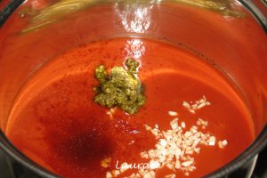 Spaghetti cu passata si creveti