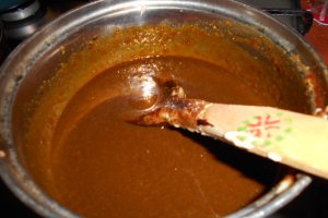 Prajitura cu blaturi de ciocolata si crema de nes