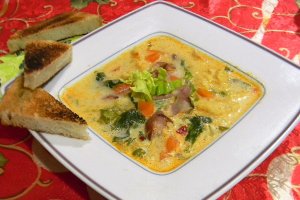 Supa de salata verde cu galuste de faina alba