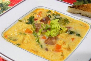 Supa de salata verde cu galuste de faina alba
