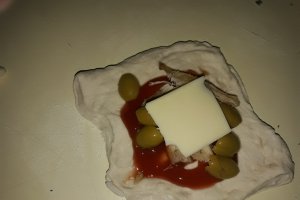 Chifle umplute cu piept de pui