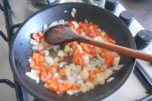 Rulada de carne cu nuca si merisoare