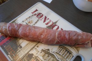 Rulada de carne cu nuca si merisoare