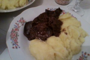 Ficat de porc la tigaie cu piure de cartofi