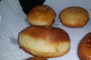 Boules berlineze - Gogosi umplute cu crema de vanilie