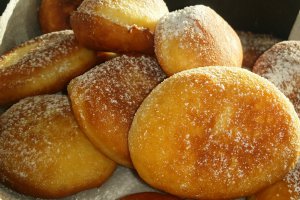 Boules berlineze - Gogosi umplute cu crema de vanilie