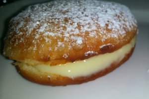 Boules berlineze - Gogosi umplute cu crema de vanilie