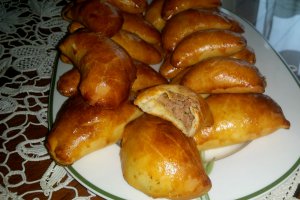 Pirojki rusesti cu carne