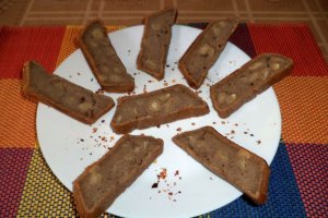 Chec cu banane, arahide si fulgi de chili
