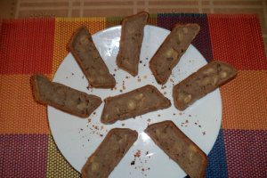 Chec cu banane, arahide si fulgi de chili