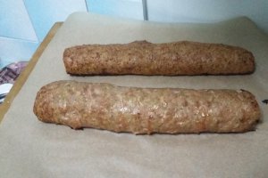 Rulada din carne tocata cu carnati
