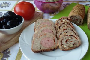 Rulada din carne tocata cu carnati