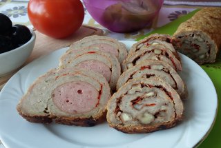 Rulada din carne tocata cu carnati