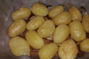 Cartofi copti cu usturoi