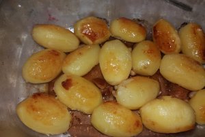Cartofi copti cu usturoi