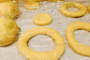 Gogosi cu crema de vanilie