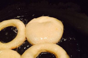 Gogosi cu crema de vanilie