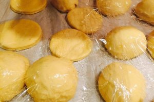 Gogosi cu crema de vanilie