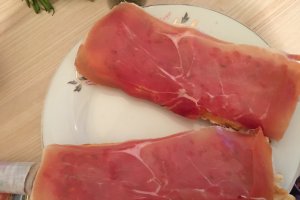 Tostada cu cascaval si jambon