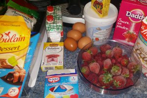 Buturuga din mousse de ciocolata si insert capsuni/zmeura