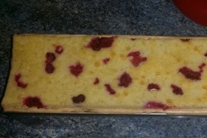 Buturuga din mousse de ciocolata si insert capsuni/zmeura