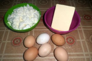 Chec cu branza de vaci si samburi de rodie