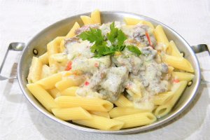 Tocanita alba de vitel cu penne rigate