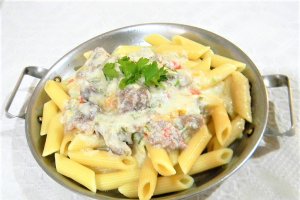 Tocanita alba de vitel cu penne rigate