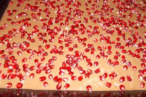 Negresa de post cu seminte de rodie