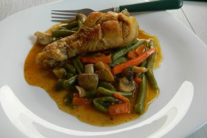 Pulpe de pui cu legume