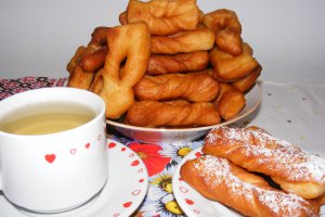 Reteta de minciunele pufoase si delicioase - un dulce al copilariei