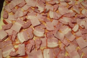 Pizza de casa cu de toate