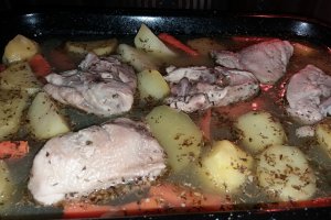 Friptura de pui cu legume la cuptor