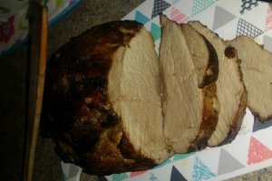 Pulpa de porc la cuptor stropita cu vin sec roze si cu garnitura de cartofi wedges