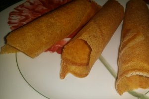 Rulouri crocante cu salata ruseasca