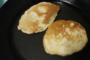 Pancakes cu mere si alune