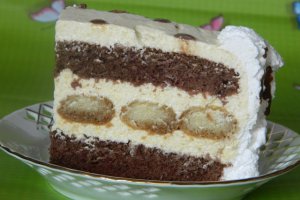 Tort cu blat de cacao si piscoturi si crema de sampanie-reteta nr 300