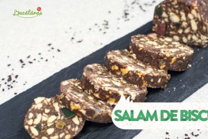 Vezi si reteta video pentru Salam de biscuiţi, reţetă cu pudra de roscove
