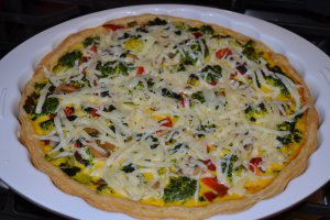 Tarta cu broccoli, ardei si ciuperci