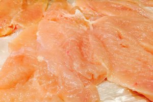 Pui grenoblez cu garnitura de spanac cu usturoi