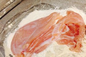 Pui grenoblez cu garnitura de spanac cu usturoi